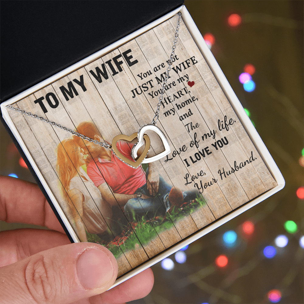 To My Wife Necklace – A romantic surprise that creates unforgettable memories