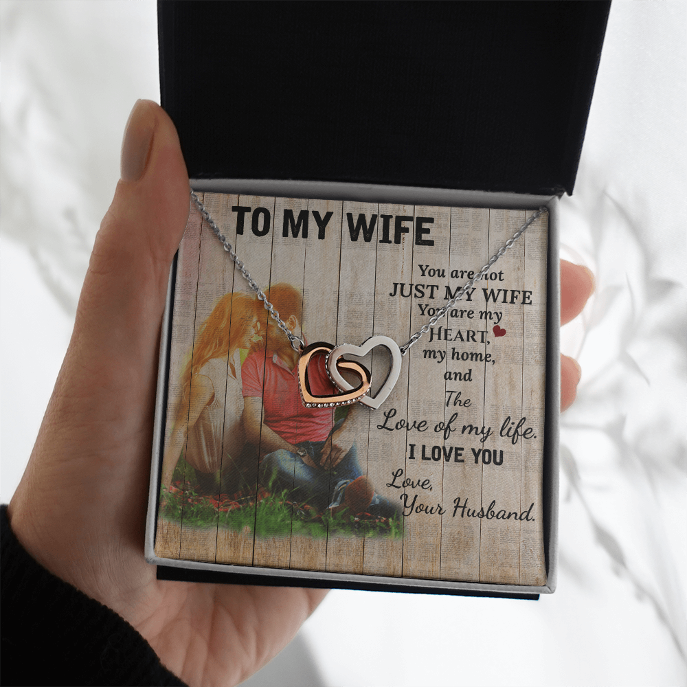To My Wife Necklace – A romantic surprise that creates unforgettable memories
