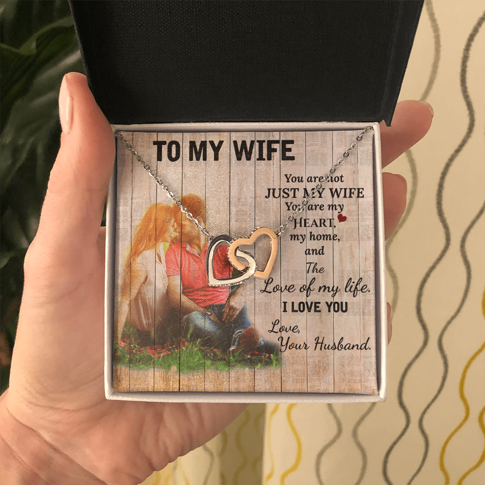 To My Wife Necklace – A romantic surprise that creates unforgettable memories