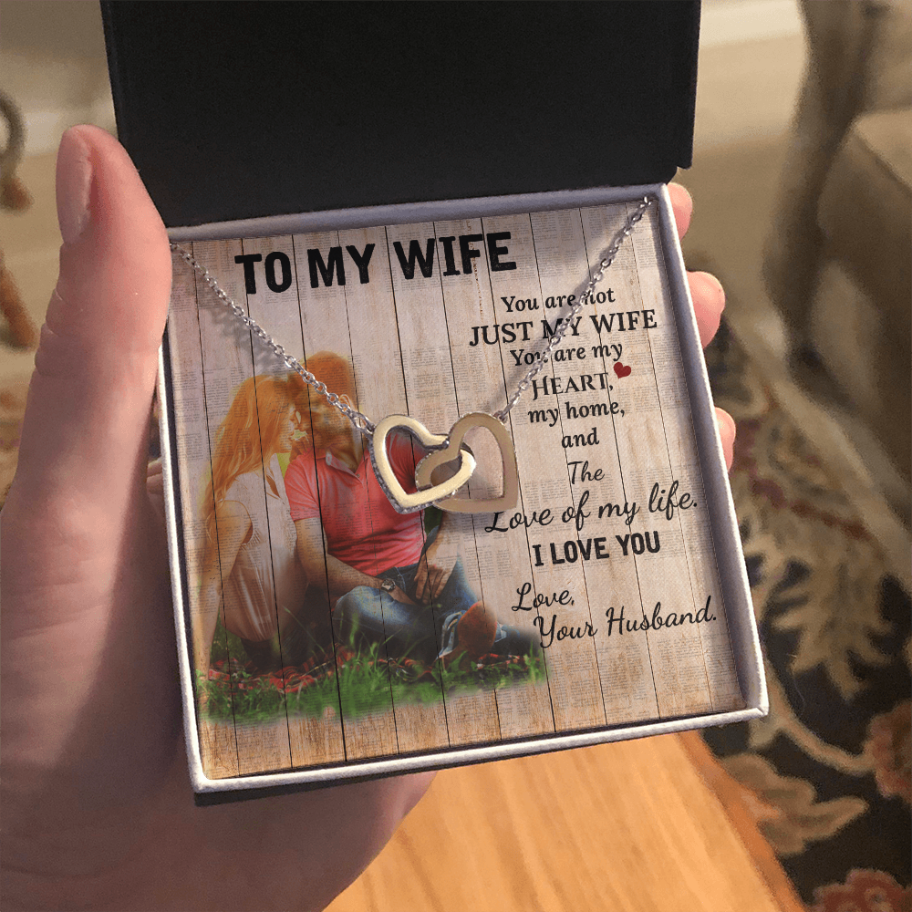 To My Wife Necklace – A romantic surprise that creates unforgettable memories