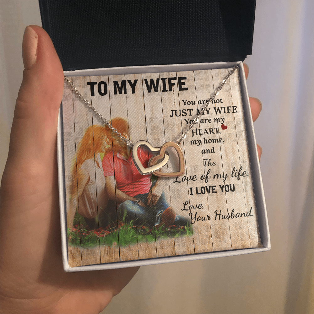 To My Wife Necklace – A romantic surprise that creates unforgettable memories