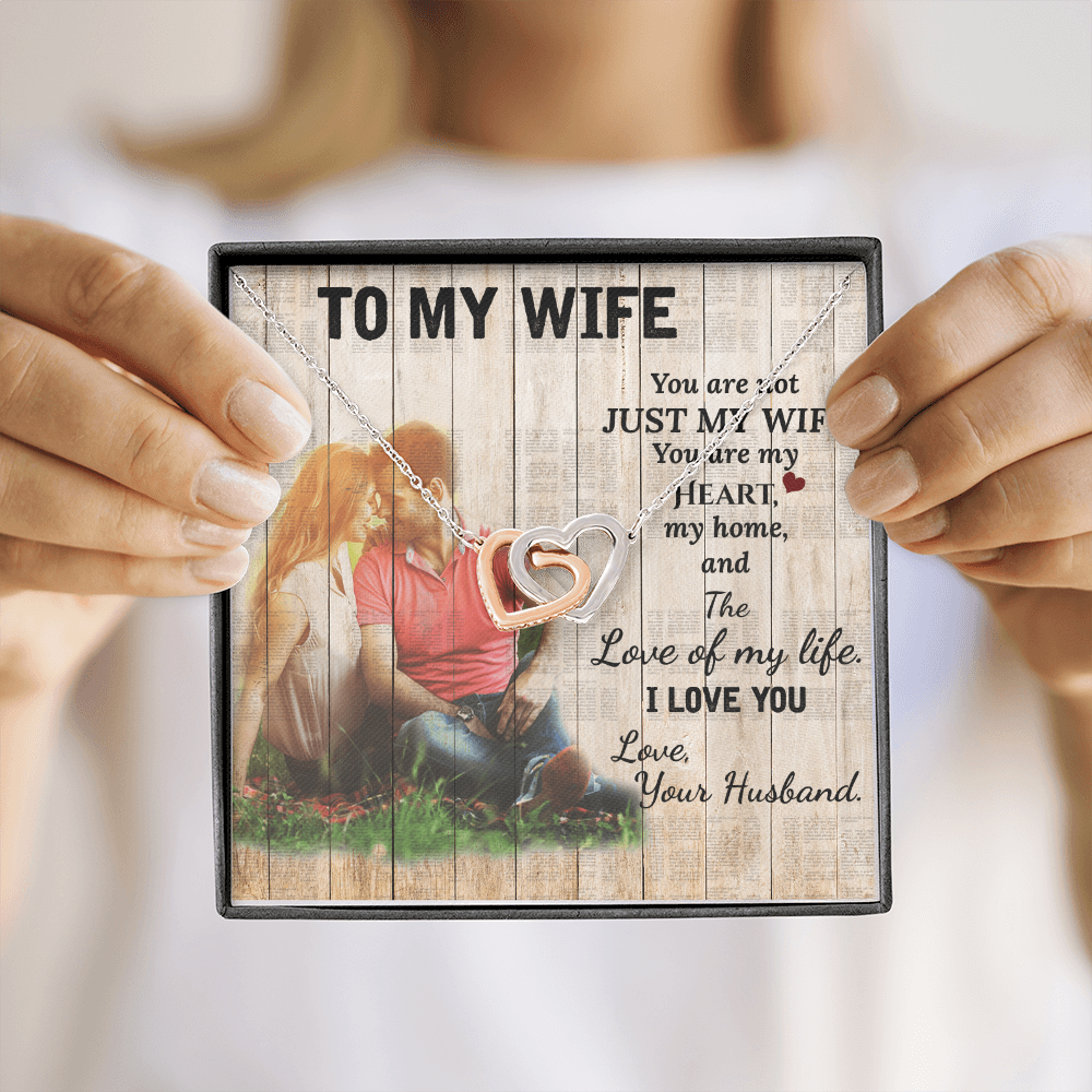 To My Wife Necklace – A romantic surprise that creates unforgettable memories
