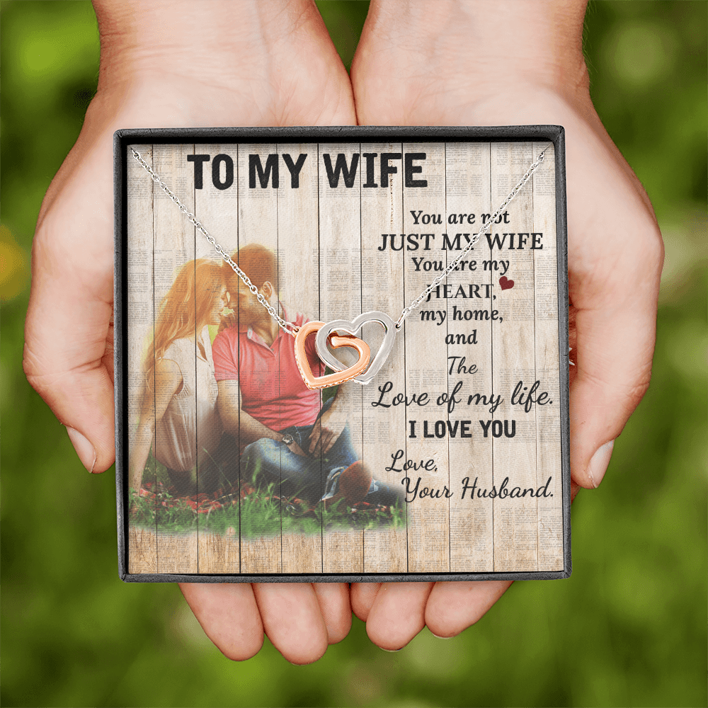 To My Wife Necklace – A romantic surprise that creates unforgettable memories