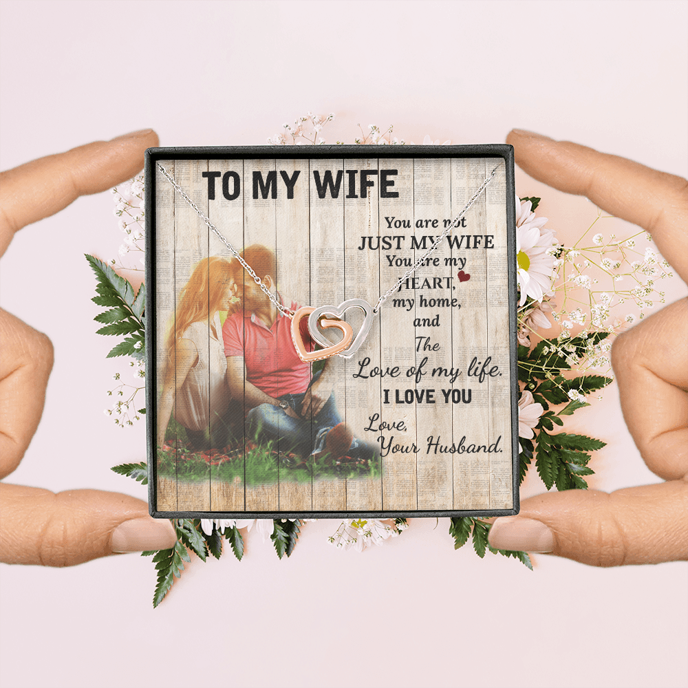 To My Wife Necklace – A romantic surprise that creates unforgettable memories