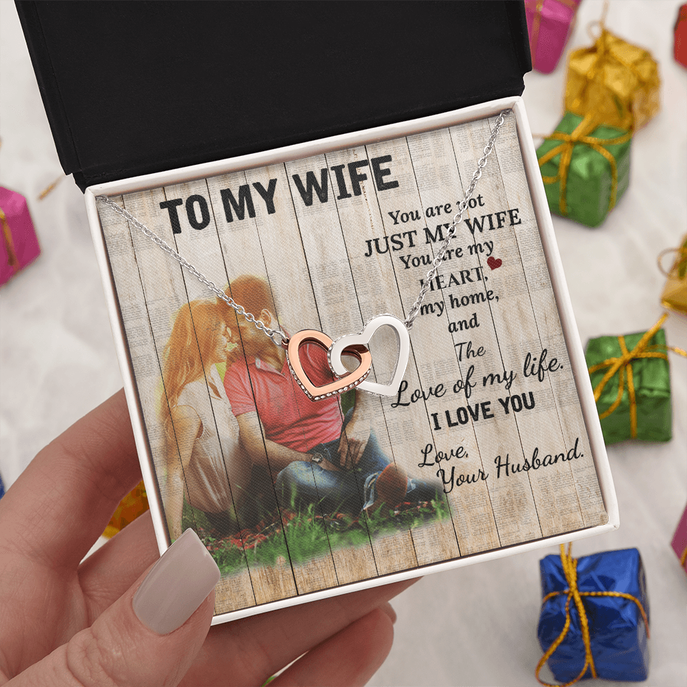 To My Wife Necklace – A romantic surprise that creates unforgettable memories